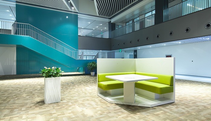 上海办公室装修要求充分考虑室内空间的利用